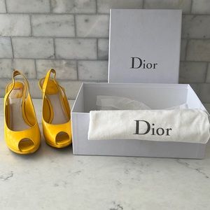 *DIOR* Yellow patent leather sling back heels. In original box with dust bag. 💛